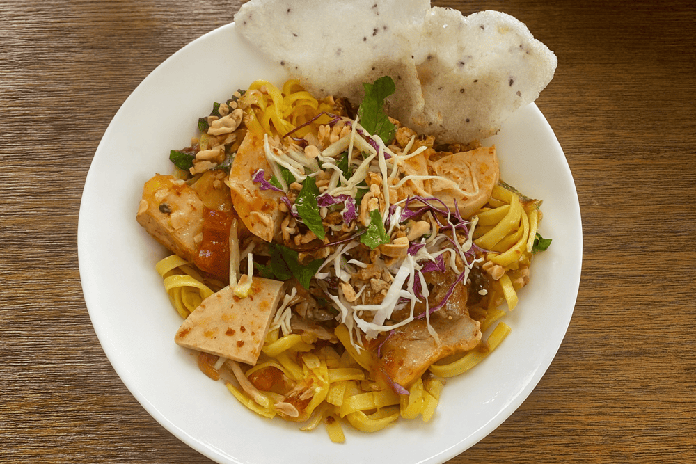 Illustration of delicious stir-fried vegetarian Ngoc Chi Quang noodles made from a mixture of many colorful vegetarian ingredients